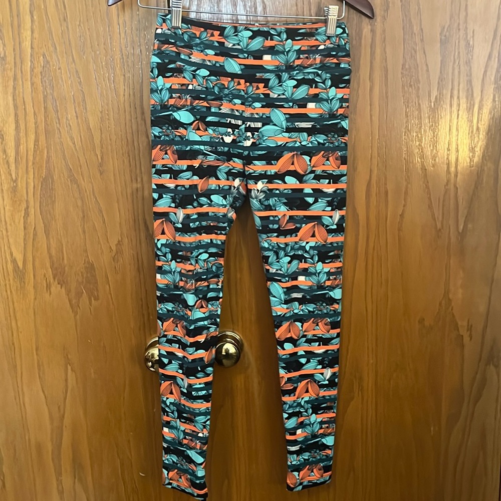 LuLaRoe One Size Leaf Print Leggings